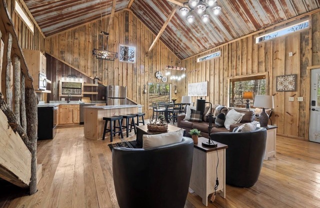 Hidden Oaks Elite Cabin # 4