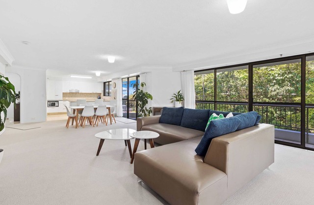 Hidden paradise on Burleigh Headland, just a stones throw from the beach!