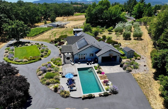 Hidden Pocket: Private Sonoma Wine Country Retreat