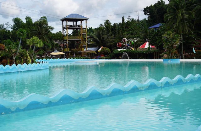 Hidden Valley Mountain and Wavepool Resort