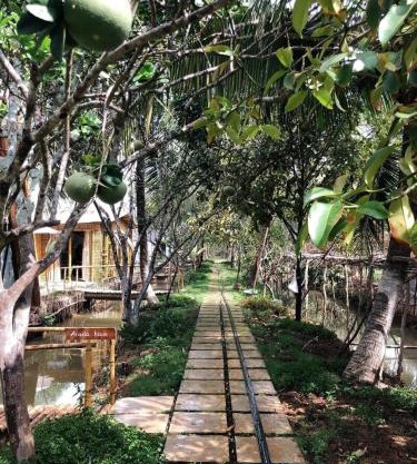 Hide Away Bungalows in Ben Tre City