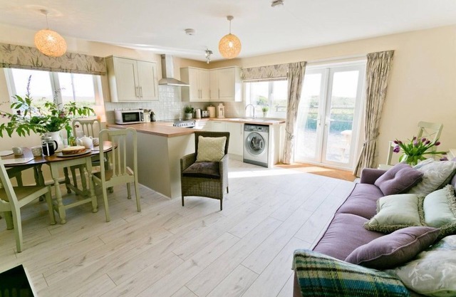 Hideaway - a dog that sleeps 4 guests in 2 bedrooms