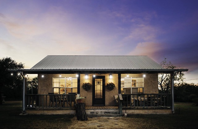Hideaway in Hindes, TX Private CountryStay Electric Gate Great Work Housing 3 BR