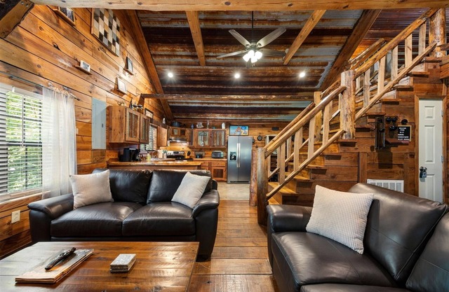 Hideaway Lodge | Rustic w/Hot Tub | Dog Friendly