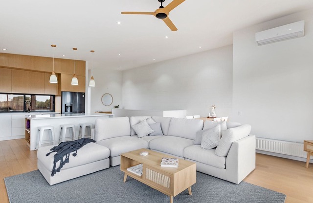Hideaway on Philip - Coastal Retreat perfect for families and groups of Friends making memories!