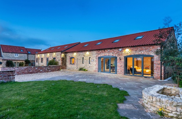 HIDEAWAY, pet friendly, luxury holiday cottage in Scampton