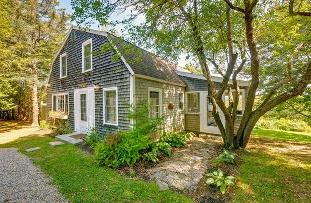 Higgins Cottage: Walking Distance to Back Beach and Thurston's Lobster Pound