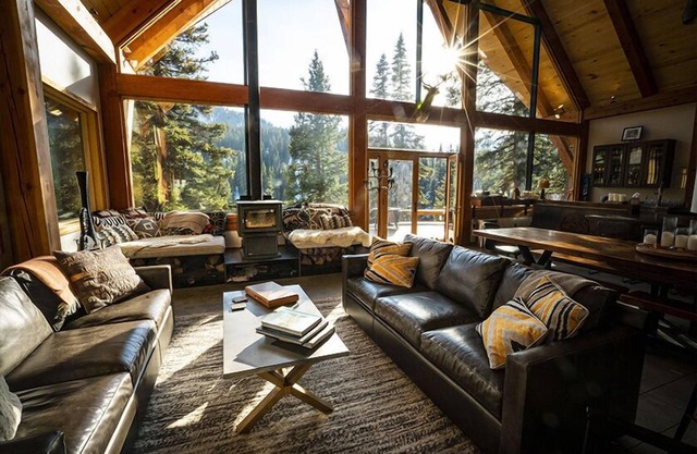 High Altitude Luxury - Secluded Alpine Lodge - Surrounded by National Forest