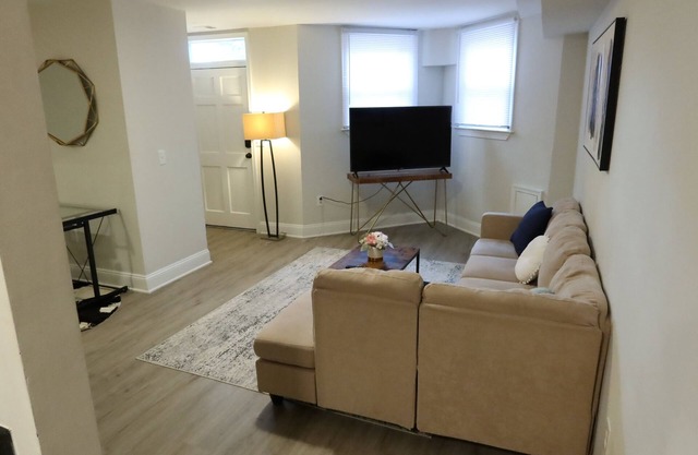 High ceiling DC oasis with Driveway parking