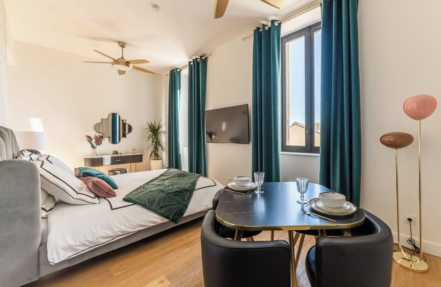 High-class apartment near the Halles de Narbonne -Local bike -Autonomous arrival