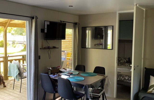 High-comfort mobile home rental, non-smoking, no pets, calm and serenity.