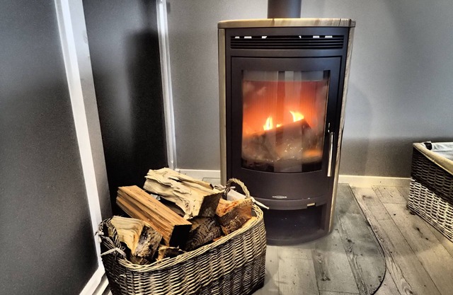 High quality holiday home with WiFi, fireplace & underfloor heating
