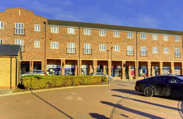 High End & Spacious Two Bedroom Apartment I Dedicated Parking I Great Location |