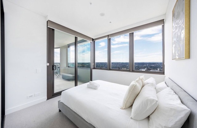 High level deluxe 3 bedroom APT