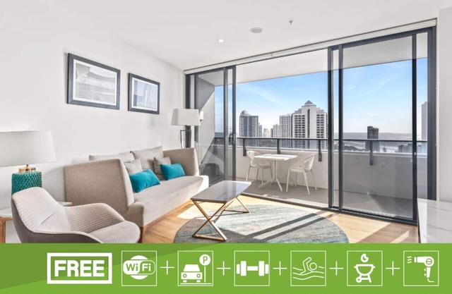 High Level & Ocean Views! 2 Bedroom Apartment