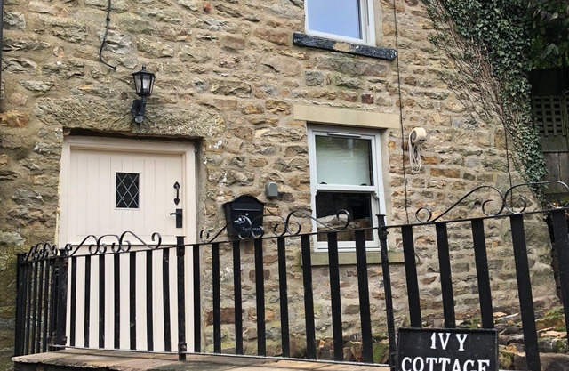 High-quality bolthole and cosy sanctuary for 2 people in a picturesque village location with WiFi.