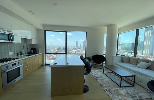High-rise Luxury 2-bedroom apartment in the heart of the amazing DTLA