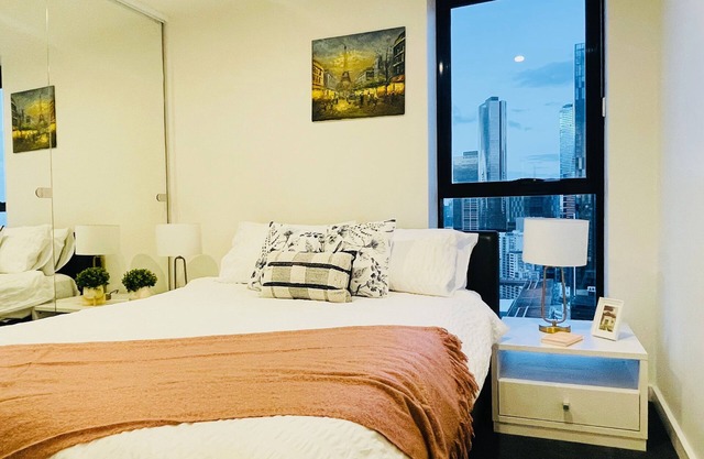 High Rise Unit in front of Crown with Free Parking
