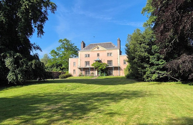 High spec, self contained apartment with garden in Georgian Manor House