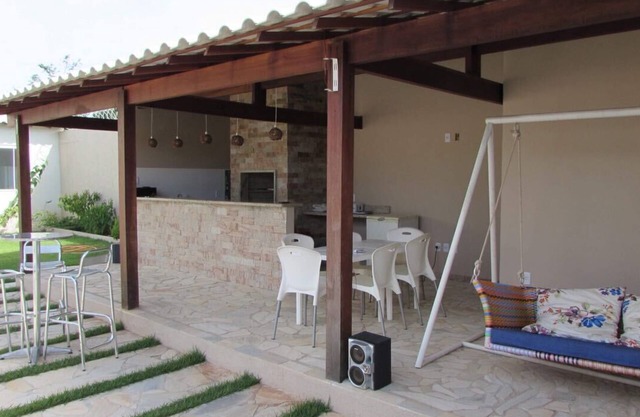 HIGH STANDARD HOUSE WITH POOL AND CHURRASQUEIRA