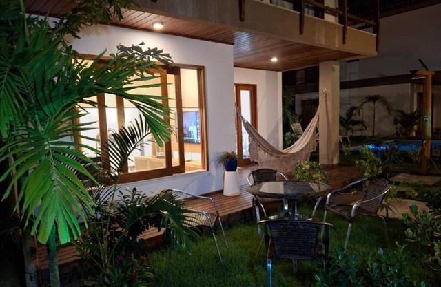 High standard 3 bedroom house with swimming pool 300 m from the beach 430 m from the city center small pets