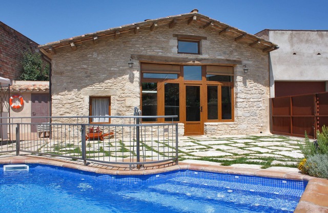 High standard house with private pool, 2 km. from Banyoles lake and beaches.
