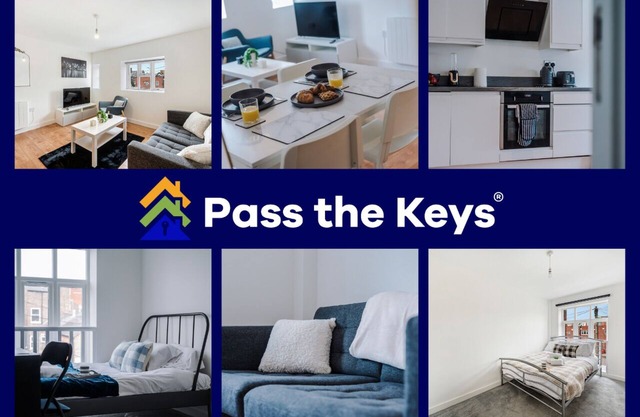 High Street Flat in Altrincham | Pass the Keys