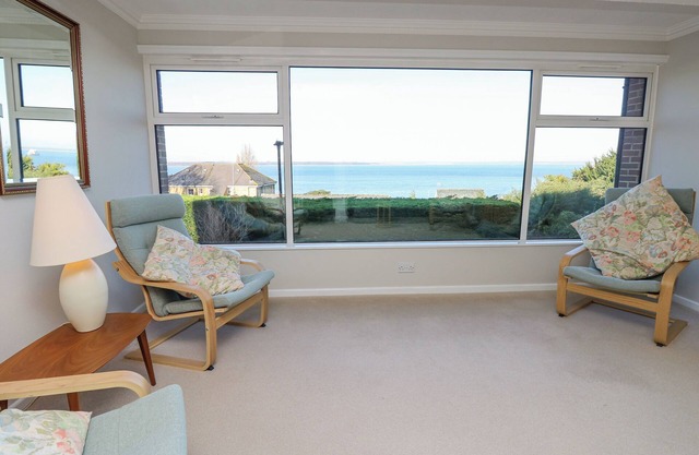 HIGH TIDE, family friendly, country holiday cottage in Cowes