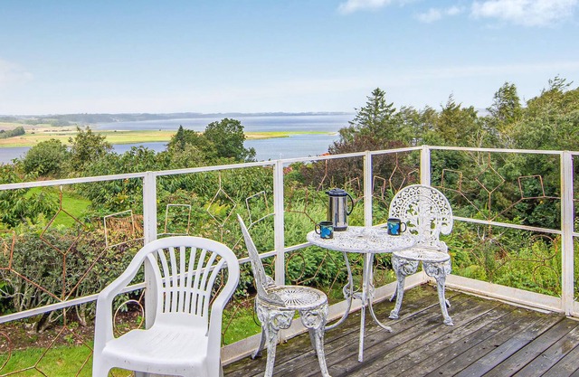 High up, with a fantastic view of the fjord, is this beautiful cottage that provides the setting for