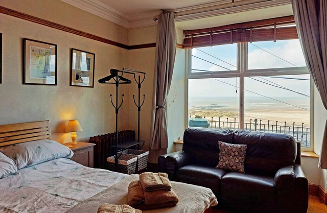High View Studio with terrace & sea views
