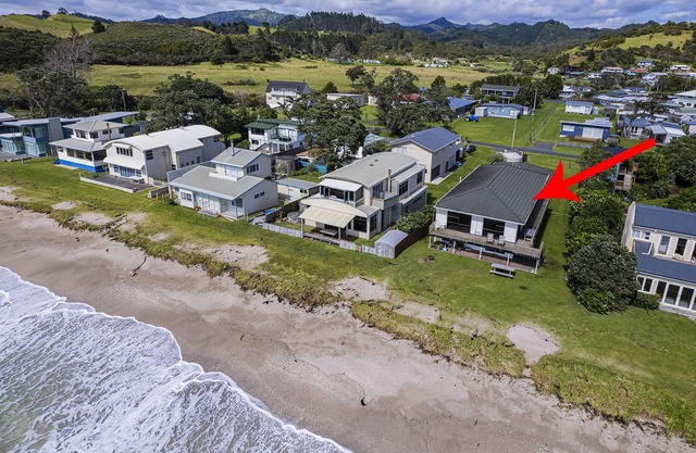 High Water Beach House, absolute beach front (large house, up to 13 people)
