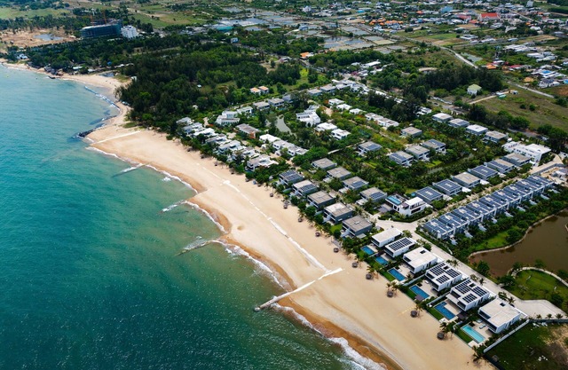 HighEnd villa in Sanctuary Ho Tram Luxury Resort by SSens Homes