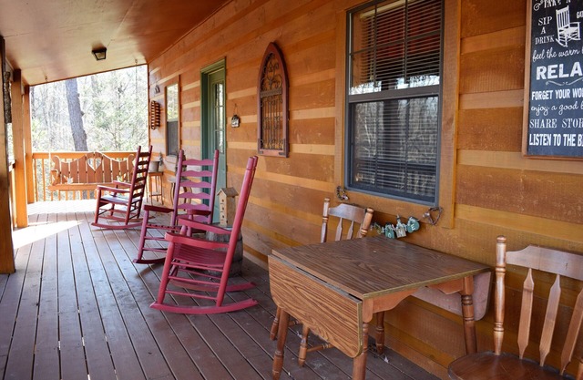 HIGHER GROUND - 2 bdrms with king & 2 private baths, gas fireplace & more