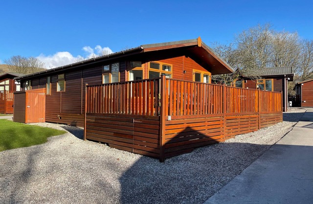 HIGHFIELD LODGE, pet friendly, with a garden in Troutbeck