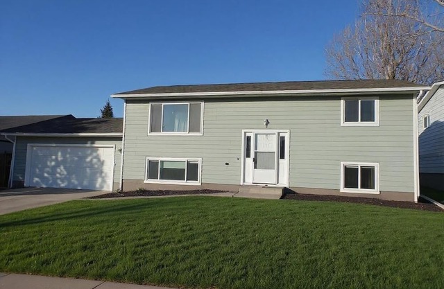 Highland Haven 4-bedroom house with AC in Great Falls