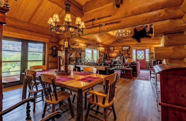 Highland River Cabin- newly constructed, direct river access, 30 minutes to Yellowstone!
