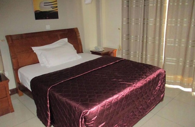 Highlands Apartments 3 BR Suite 009