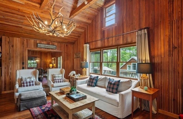 Highlands Cottage Retreat at Mirror Lake & Dog Friendly!