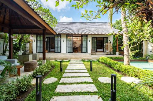 Hijau Villa by EVDEkimi - Charming 2BR escape with Pool, Outdoor Lounge, Lush Garden - Long stay extras