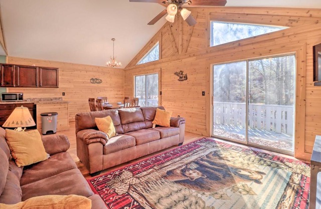 Hike and Swim Family Home in Albrightsville!