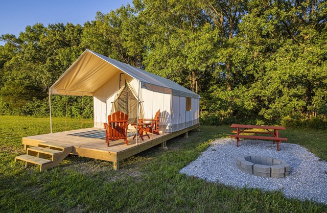 Hike & Glamp Getaway near Roaring River Park