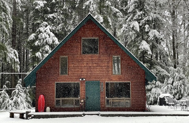 Hike Greenwater, Mt. Rainier, Sunrise Visitor Center & Crystal Mountain Sleeps 6