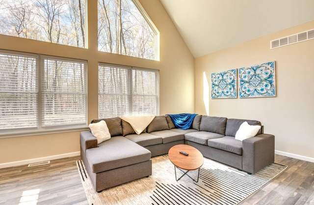 Hike & Ski: Pocono Lake Home w/Community Perks!