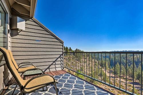 Hiking Trail and Hot Tub Access Bend Condo with Deck