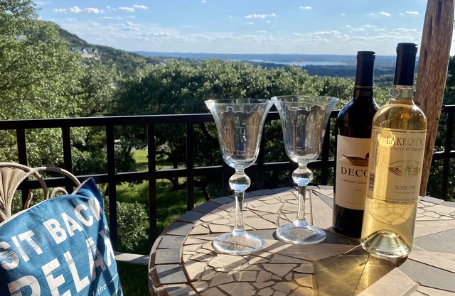 Hill Country & Lake View = Canyon Stay