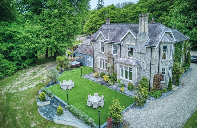 Hill House Country Estate - Princes Gate