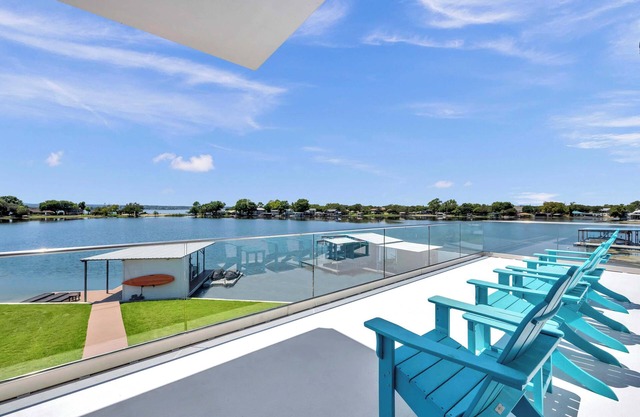 Hill Top Haven-Modern lakefront home on Clear Cove