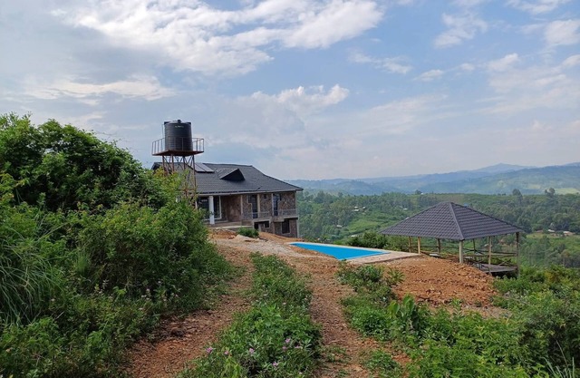 Hillbilly Bush Lodge