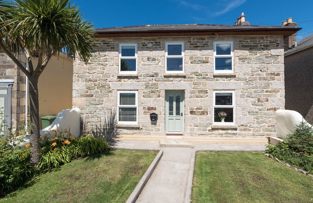 Hillcrest, Hayle - Four Bedroom House, Sleeps 8