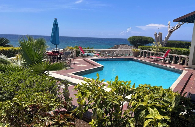 Hillcrest Villa - Comfort of a Hotel/Privacy of a Home